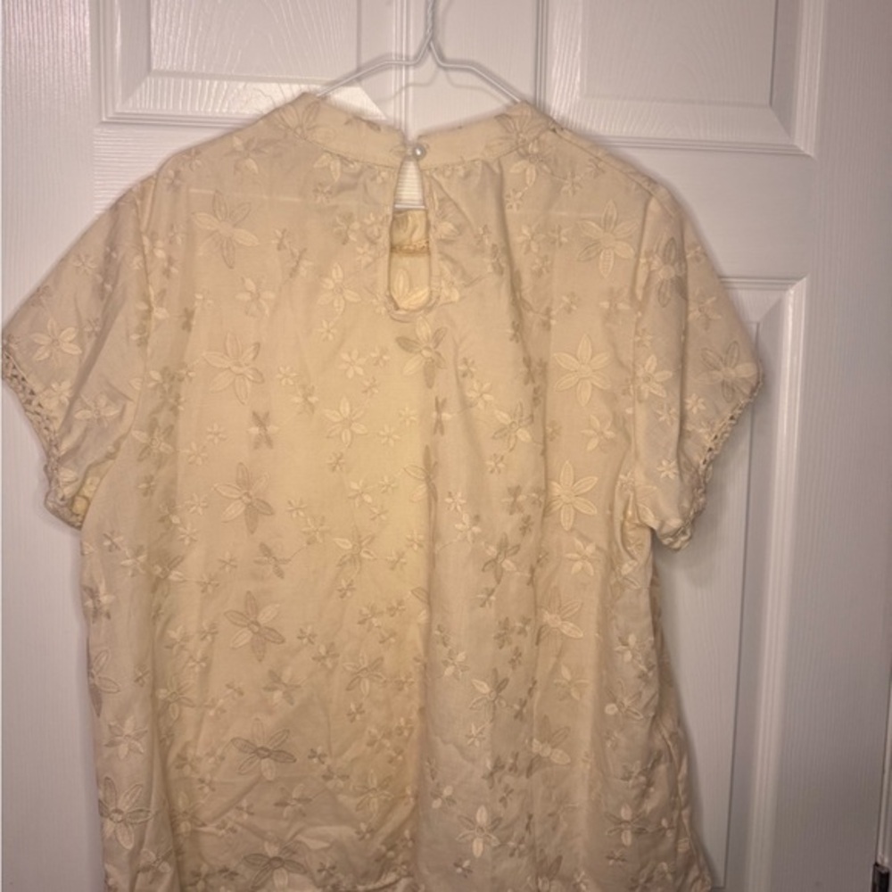 Cream Top‎ - Picture 3 of 3